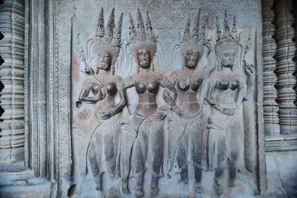 Čtyři taneční apsara na zdi v angkor wat, siem reap, Kambodža — Stock fotografie