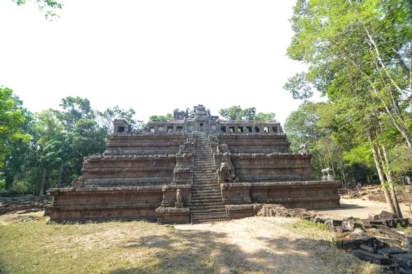 Gamla kungliga slottet på angkor thom — Stockfoto