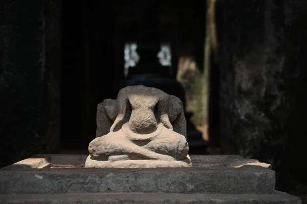 Vernietiging van de Boeddha in angkor, siem reap, Cambodja — Stockfoto