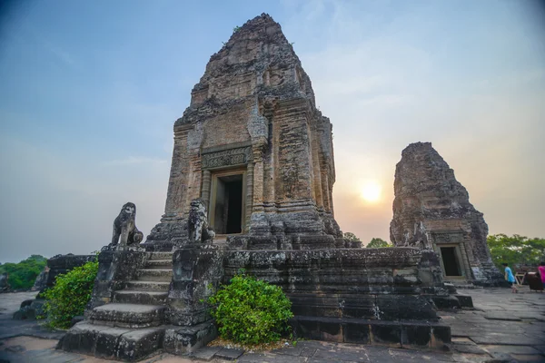Ruïnes van de oude tempel phnom bakheng in angkor, Cambodja Rechtenvrije Stockfoto's