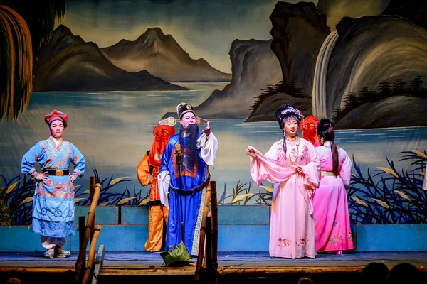 Hong Kong, China - August 18, 2014 : Actors performing traditional Chinese opera on the ghost festival. — Stock Photo, Image