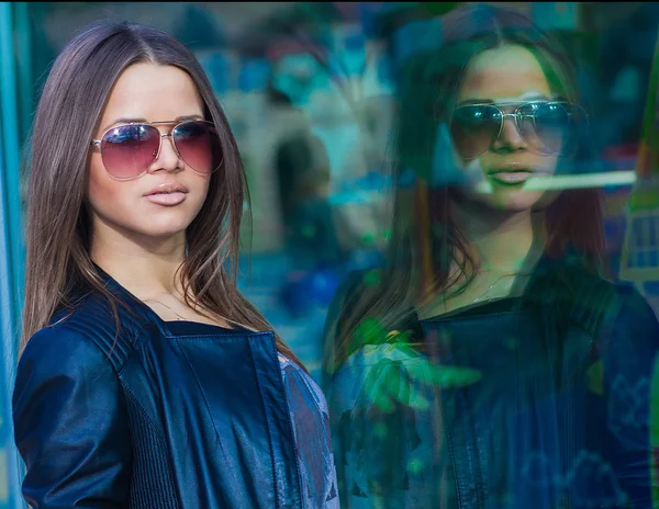 Reflection of a girl in the mirror — Stock Photo, Image