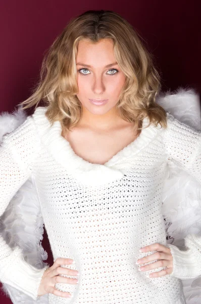 Young girl in white with angel wings — Stock Photo, Image