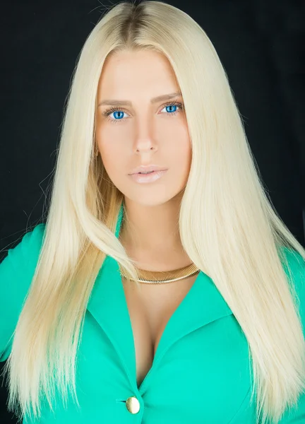 portret yeşil ceketli güzel kız