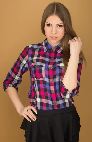 La bella ragazza in camicia — Foto Stock