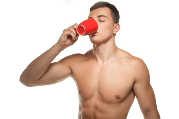 Atlético chico bebiendo de una taza — Foto de Stock