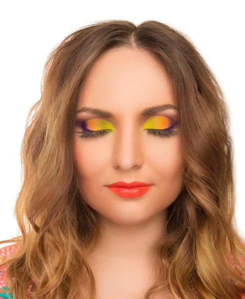 Porträt eines schönen Mädchens mit hellem Make-up — Stockfoto