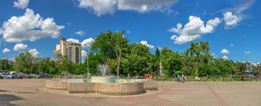 Kherson, Ukrayna 12.09.2021. Güneşli bir yaz gününde Ukrayna, Kherson 'da Dniester Nehri seti.