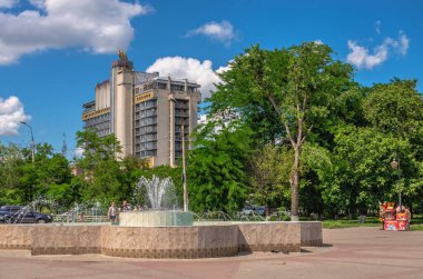 Kherson, Ukrayna 12.09.2021. Güneşli bir yaz gününde Ukrayna, Kherson 'da Dniester Nehri seti.