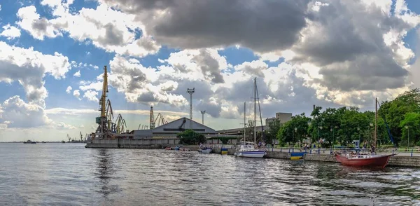 Kherson Ucrânia 2021 Dniester Rio Aterro Kherson Ucrânia Dia Ensolarado — Fotografia de Stock