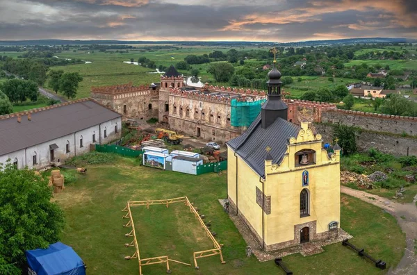 Medzhybish Ukraine 2021 Medzhybish Fortress Podolia Region Ukraine Cloudy Summer — Stock Photo, Image