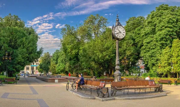 Ternopil Ukraine 2021 Tripartite Clock Taras Shevchenko Boulevard Ternopil Ukraine — Stock Photo, Image