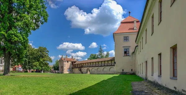 2021年7月8日 乌克兰Zhovkva 在阳光灿烂的夏日 乌克兰利沃夫地区的Zhovkva城堡 — 图库照片