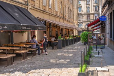 Lviv, Ukrayna 07.07.2021. Ukrayna 'nın eski Lviv kasabasında, güneşli bir yaz gününde