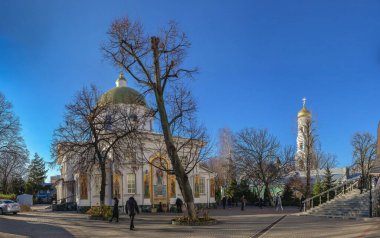 Odessa, Ukrayna 21.11.2021. Ukrayna 'daki Odesa Kutsal Yurt Manastırı, güneşli bir kış gününde.