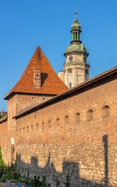 Lviv, Ukrayna 07.07.2021. Lviv, Ukrayna 'daki Arsenal Müzesi, güneşli bir yaz gününde