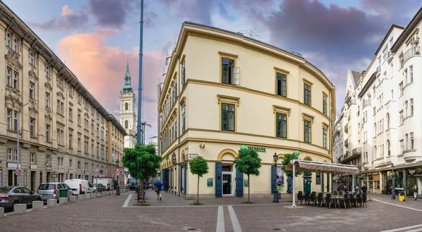 ハンガリーのブダペスト旧市街の通り — ストック写真