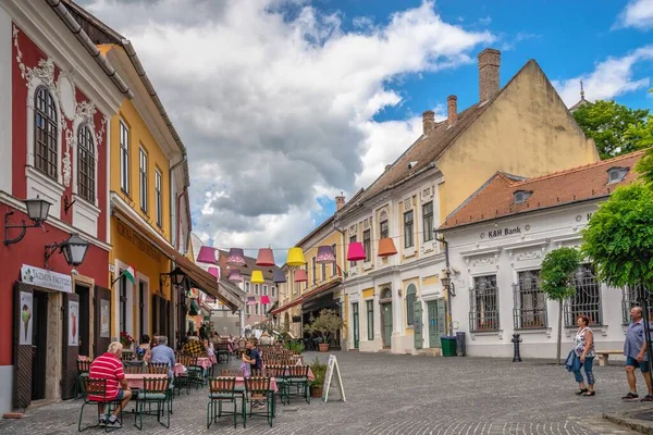 대한민국의 제78 지정되어 여름날 헝가리의 도시센 드레의 거리에 역사적 — 스톡 사진