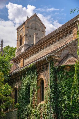 Budapeşte, Macaristan 19.08.2021. Macaristan 'ın Budapeşte kentindeki Vajdahunyad Şatosu, bir yaz günü