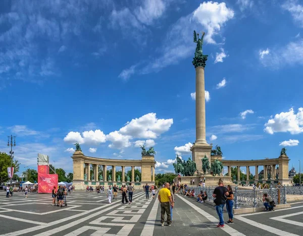 Budapeşte Macaristan 2021 Macaristan Budapeşte Deki Kahramanlar Meydanı Güneşli Bir — Stok fotoğraf