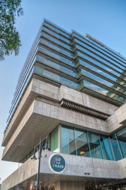 Budapeşte, Macaristan 21.08.2021. Eski Budapeşte şehrinin sokakları ve binaları bir yaz günü