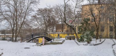 Odessa, Ukrayna 30.01.2022. Ukrayna, Odessa 'da karlı bir kış günü. Eski Odessa 'nın köşesi.