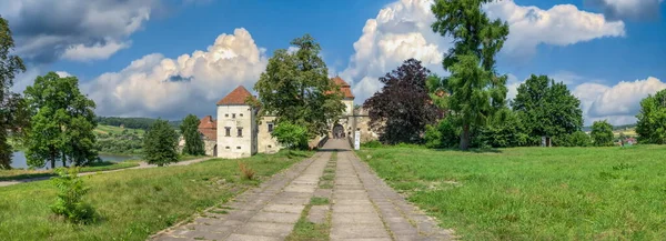 Svirzh Ukraine 2021 Château Svirzh Dans Région Lviv Ukraine Par — Photo