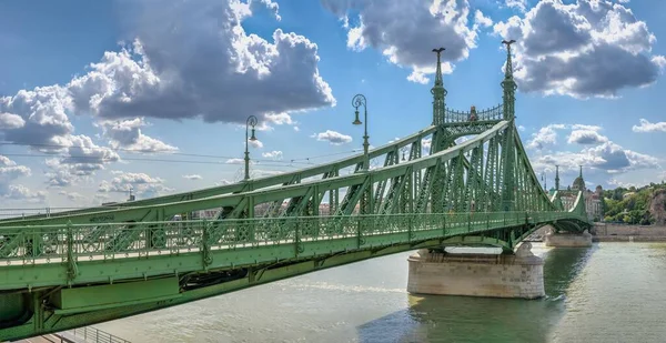 Budapeszt Węgry 2021 Liberty Bridge Nad Dunajem Budapeszcie Słoneczny Letni — Zdjęcie stockowe