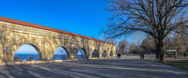 2022年2月14日 乌克兰敖德萨 隔离拱门在一个阳光灿烂的冬日 乌克兰敖德萨Khadjibey要塞的历史遗迹 — 图库照片