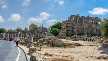 Yana, Türkiye 18.07.2021. Türkiye 'nin Antalya ilinin Antik Kenti güneşli bir yaz gününde