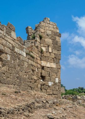 Yana, Türkiye 18.07.2021. Antalya 'nın Antalya ilçesindeki Antik Kentin kalıntıları
