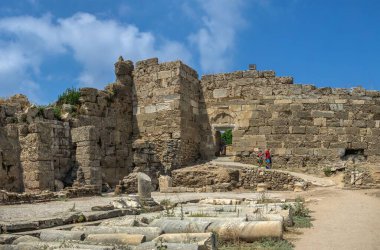 Yana, Türkiye 18.07.2021. Antalya 'nın Antalya ilçesindeki Antik Kentin kalıntıları