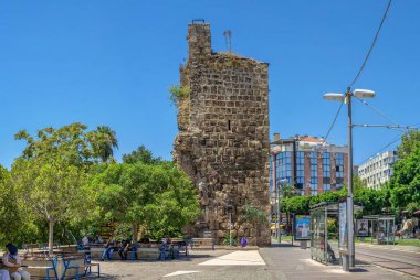 Antalya, Türkiye 19.07.2021. Türkiye 'de Antalya Saat Kulesi güneşli bir yaz gününde