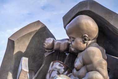 Odessa, Ukrayna 04.02.2022. Ukrayna 'nın Odessa limanındaki Altın Çocuk Anıtı