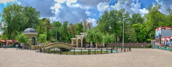2022年5月14日 乌克兰敖德萨 在阳光灿烂的春天 乌克兰战争期间进入敖德萨动物园 — 图库照片