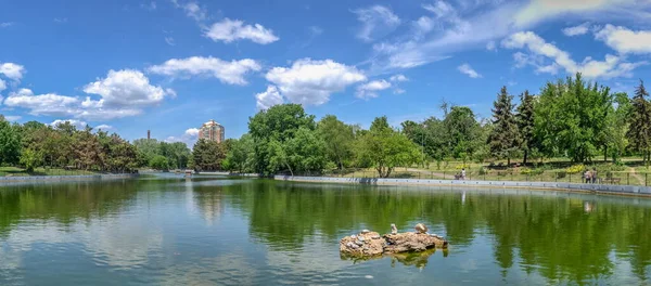 Odessa Ukraine 2022 Artificial Lake Liberty Park Odessa Ukraine Sunny — Stock Photo, Image