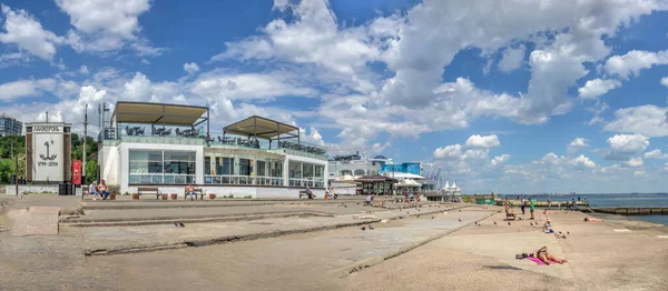 Odessa Ucraina 2022 Giorno Soleggiato Primavera Sull Argine Spiaggia Lanzheron — Foto Stock