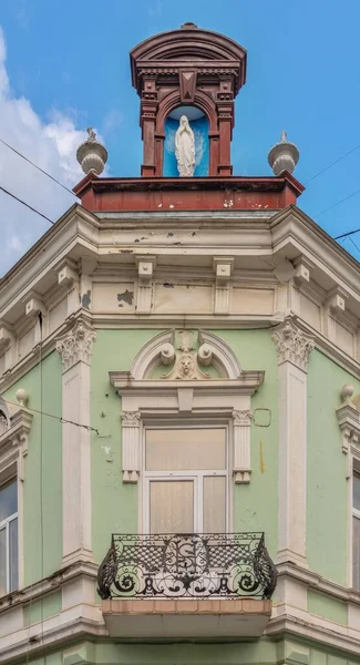 コロミア ウクライナ10 2021 曇った夏の日にウクライナのコロミアの旧市街にある建物 — ストック写真