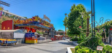 Odessa, Ukrayna 15.07.2022. Ukrayna 'nın Odessa kentindeki Arcadia tatil köyünde güneşli bir yaz günü.