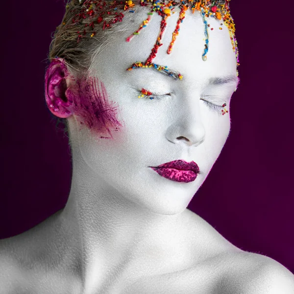 Creative Makeup Girl White Face Beads Her Hair — Stock Fotó