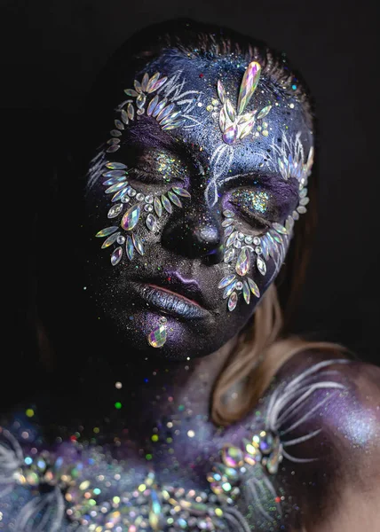 Creative Makeup Girl Rhinestones Feathers Dark Background — Stock fotografie