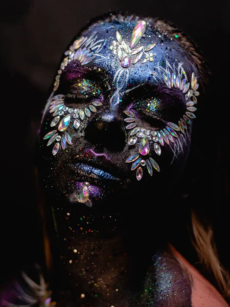Creative Makeup Girl Rhinestones Feathers Dark Background — Stock fotografie