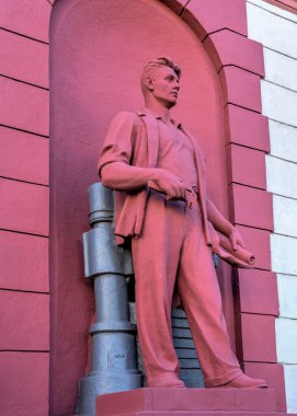 Odessa, Ukrayna 04.09.2022. Sovyet Birliğinin kahramanlarının isimlerinin yazılı olduğu duvar.