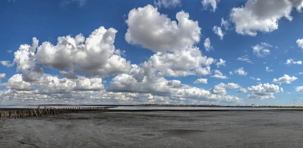 Nubes Blancas Sobre Estuario Secado Salado Kuialnyk Odessa Ucrania — Foto de Stock