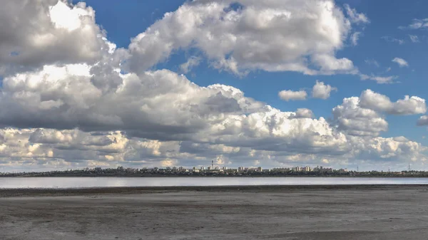 Nubes Blancas Sobre Estuario Secado Salado Kuialnyk Odessa Ucrania — Foto de Stock