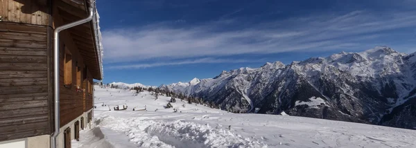 Val blenio. snöig väg — Stockfoto