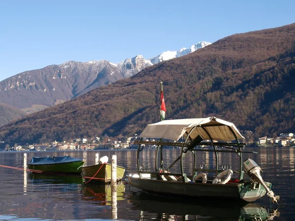 Švýcarsko - jezera Lugano. loď v morcote. — Stock fotografie