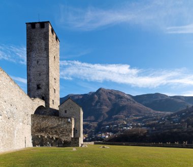 İsviçre bellinzona kaleler