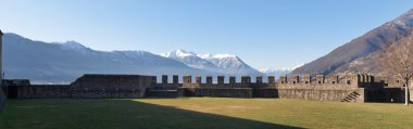 İsviçre bellinzona kaleler