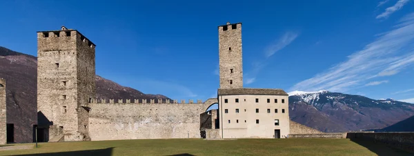 Schweiz, bellinzona slott — Stockfoto